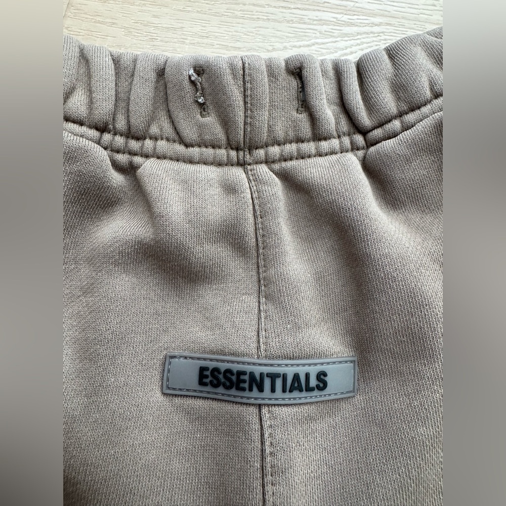 Fear of God Essentials Sweat Shorts - Picture 5 of 11